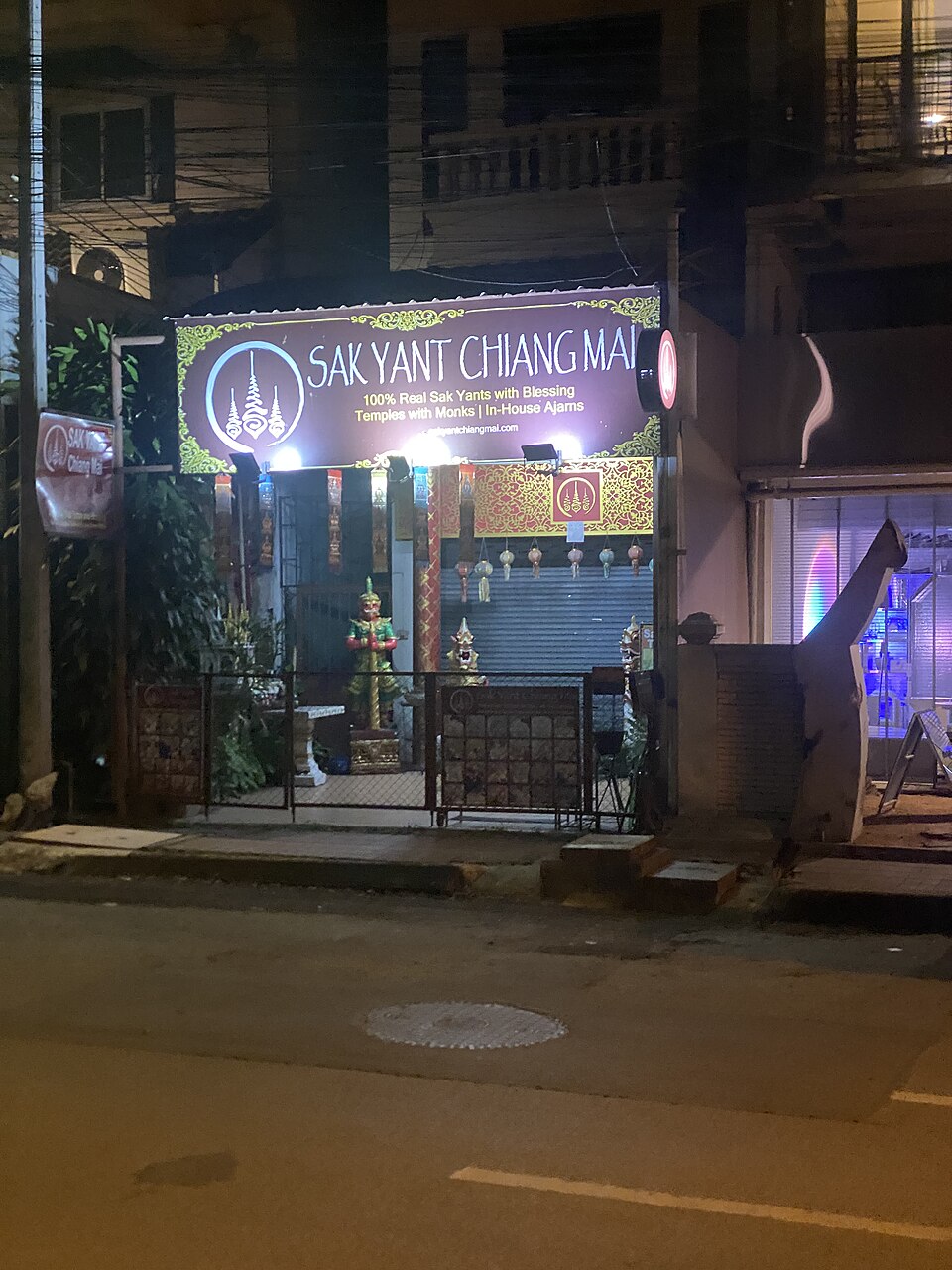 Signed exterior of Sak Yant Chiang Mai on Arak Road