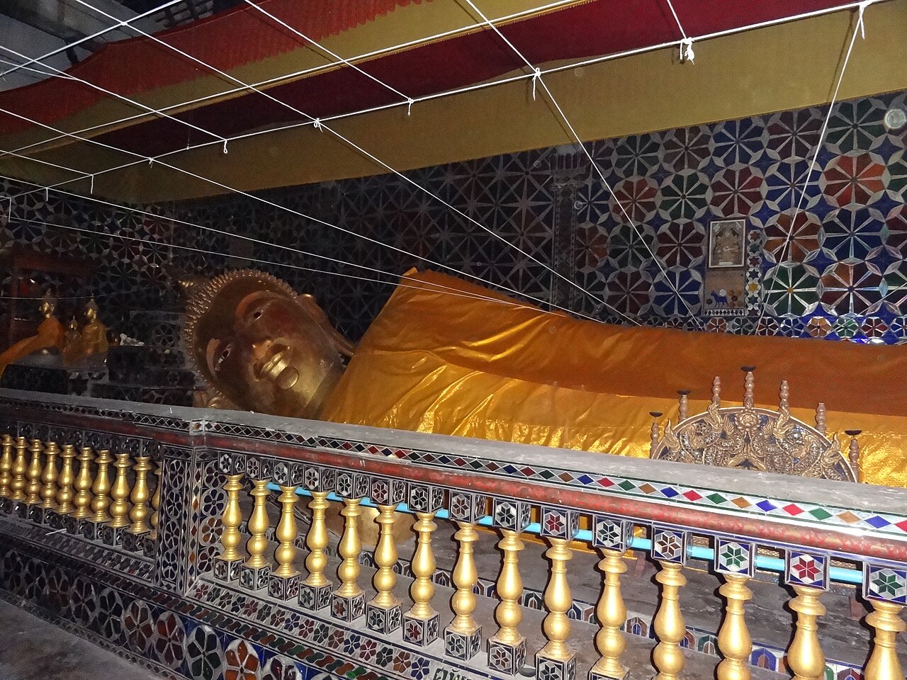 Reclining Buddha interior at Wat Phra Non Khon Muang